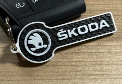Skoda Logolu Yeni Nesil Anahtarlık - 3D Yazıcı Özel Tasarım Petek Dokulu Premium Araç Aksesuarı ürün görseli 1