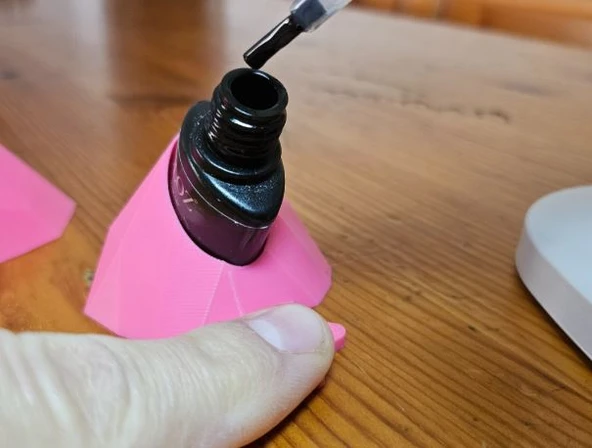 Oje Şişesi Tutucu – 3D Baskı Manikür Yardımcı Aparatı (Nail Polish Holder) ürün görseli 1