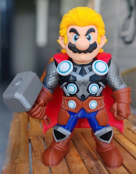 Mario as Thor Heykeli - 3D Baskı Crossover Figür - Mjolnir Tutan Mario - Koleksiyonluk Gamer & Marvel Biblo ürün görseli 1