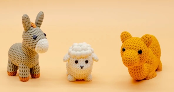 Örgü Görünümlü 3D Baskı Kuzu Heykelciği - Dekoratif Eşek ve Deve Figürü - Amigurumi Tarzı Modern Biblo - Bebek Odası Aksesuarı ürün görseli 1