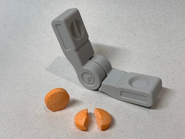 Mini İlaç Bölücü | 3D Baskı Hap Kesici Tablet Bölme Aparatı Taşınabilir ürün görseli 1
