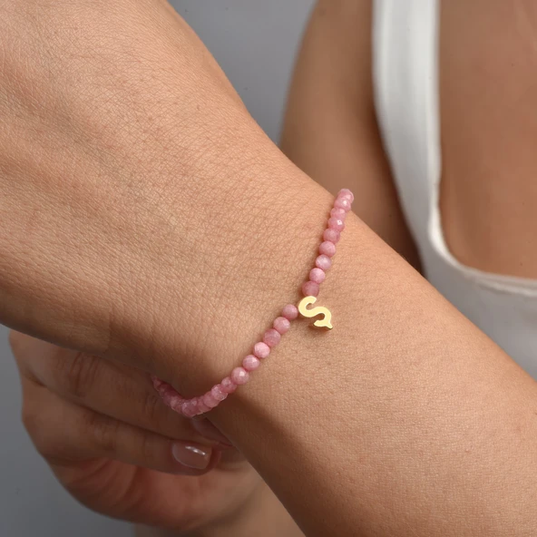 14 Ayar Altın Kaplama Gümüş Harfli Pembe Opal Doğal Taş Gümüş Bileklik - BGS00123 ürün görseli 1