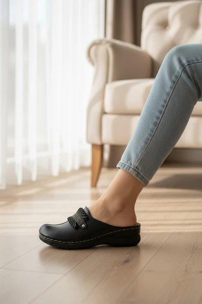 Enoch Kadın Tam Kapalı Burunlu Püskül Detaylı ve Trok İşlemeli Anatomik Comfort Terlik ürün görseli 1