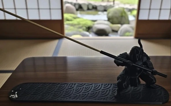 Samuray Figürlü Dekoratif Tütsülük - Japon Temalı Savaşçı Heykel Çubuk Tütsü Standı ve Masa Üstü Obje ürün görseli 1