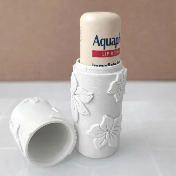 3D Yazıcı Baskısı Beyaz Çiçek Desenli Dekoratif Dudak Balmı ve Lip Balm Koruyucu Kılıf Kapak ürün görseli 1