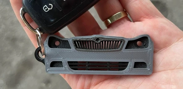 Skoda Uyumlu Ön Izgara Tasarımlı 3D Anahtarlık - Araca Özel Tasarım Oto Aksesuar Hediyelik ürün görseli 1