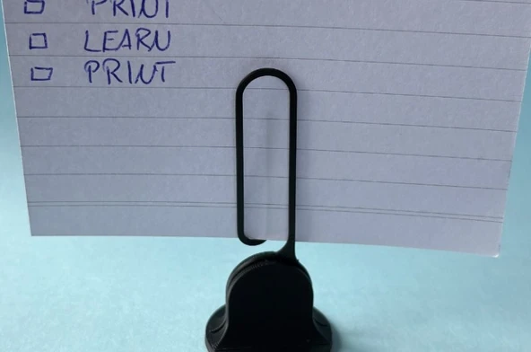 Ataş Tasarımlı Masaüstü Not Tutucu - 3D Tasarım Modern Kartvizit ve Fotoğraf Standı (Siyah) ürün görseli 1