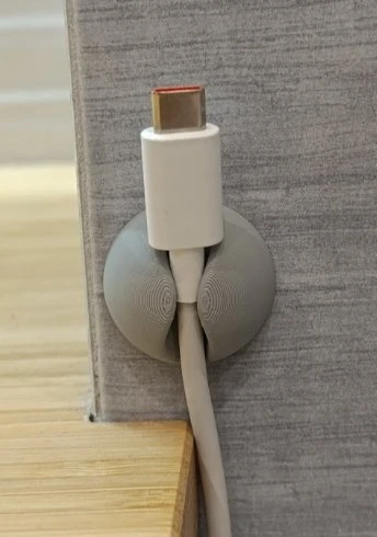 Modern Masaüstü Kablo Düzenleyici ve Tutucu - Özel Dokulu Minimalist Kablo Organizer ürün görseli 1