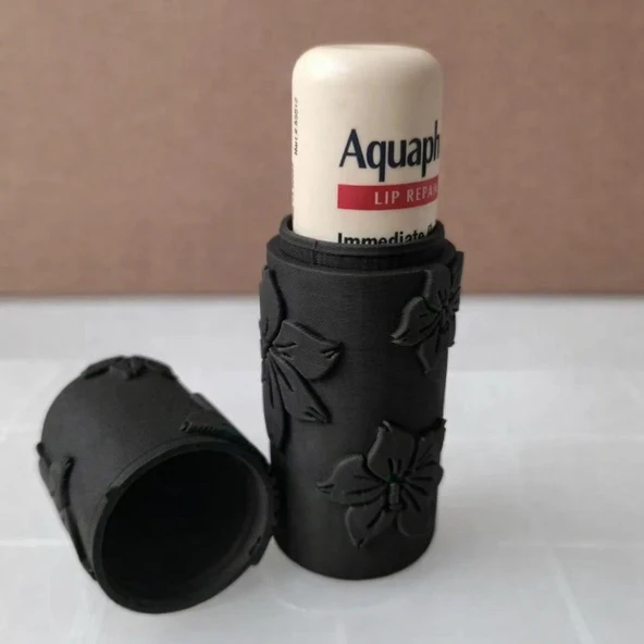 3D Yazıcı Baskısı Siyah Çiçek Desenli Dekoratif Dudak Balmı ve Lip Balm Koruyucu Kılıf Kapak ürün görseli 1