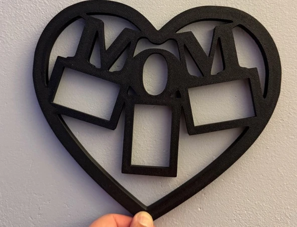 Kişiye Özel Kalp Tasarımlı MOM Fotoğraf Çerçevesi - 3D Baskı Duvar Dekoru ürün görseli 1
