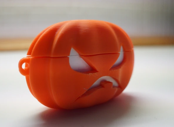 Sinirli Balkabağı Tasarımlı AirPods Kılıfı – Halloween Özel Seri ürün görseli 1