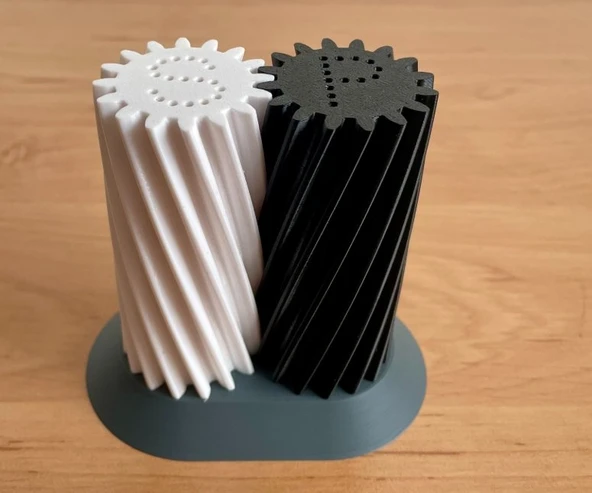 3D Yazıcı Tasarımı Dişli Çark Formunda Modern Tuzluk ve Biberlik Seti ürün görseli 1