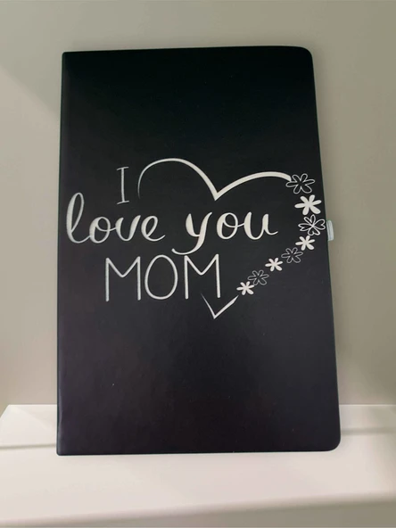" I LOVE YOU MOM" Yazılı Anneler Günü Özel UV Baskılı A5 Defter ? Yumuşak Deri Kapaklı Çizgili Ajanda Defter ? 80 Yaprak Tarihsiz Not Defteri Anneye Hediye ? (kod:18) ürün görseli 1
