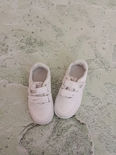 Nike Beyaz Kız Çocuk Spor Ayakkabı ürün görseli 1