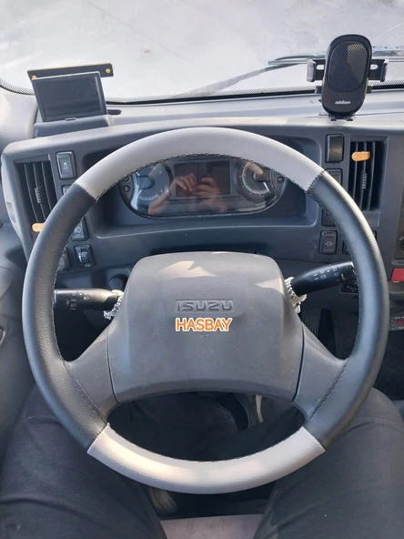 DİKİŞLİ DİREKSİYON KILIFI GRİ / SİYAH DERİ SİYAH DİKİŞLİ ISUZU NPR 10 LONG NET ÖLÇÜ ürün görseli 1