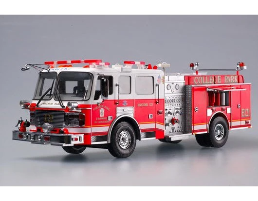 Trumpeter 07445 American LaFrance Eagle Fire Pumper 1/25 Plastik Model Kit (370+ Parça) Montaj Gerektirir ürün görseli 1