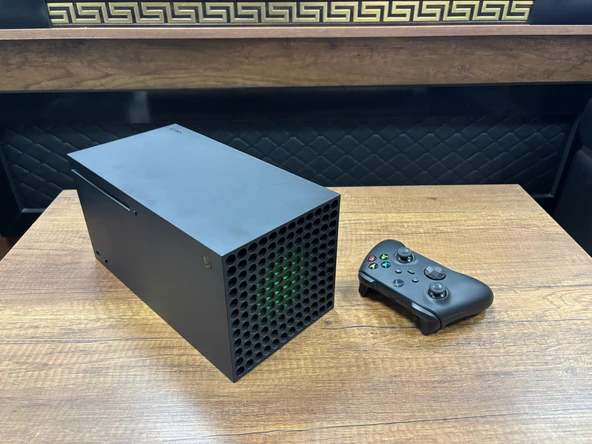 PTTAVM: Microsoft Xbox Series X 1TB Tek Kol Oyun Konsolu (İKİNCİ EL)