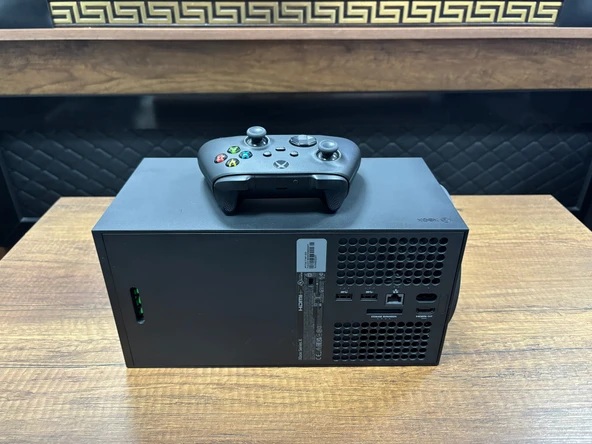 PTTAVM: Microsoft Xbox Series X 1TB Tek Kol Oyun Konsolu (İKİNCİ EL)