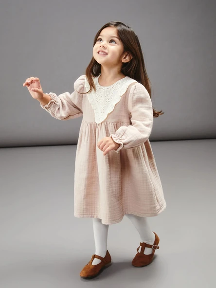 LCW baby Bej Bebe Yaka Müslin Kız Bebek Elbise ürün görseli 1