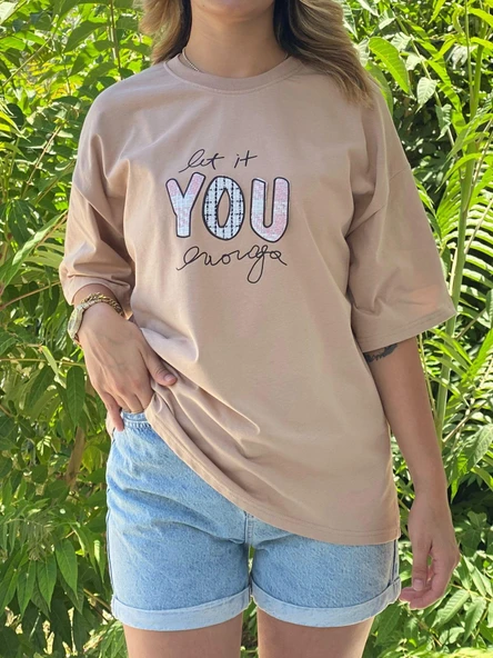 Kadın Bej Baskılı Oversize Tişört – You Desenli , Pamuklu Rahat Kalıp ürün görseli 1