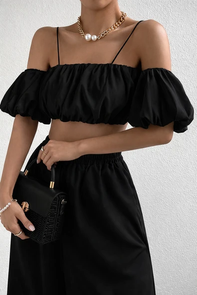 Kadın Siyah Off Shoulder Crop Bluz – Askılı, Lastikli, Kısa Kollu Yazlık Şık Üst ürün görseli 1