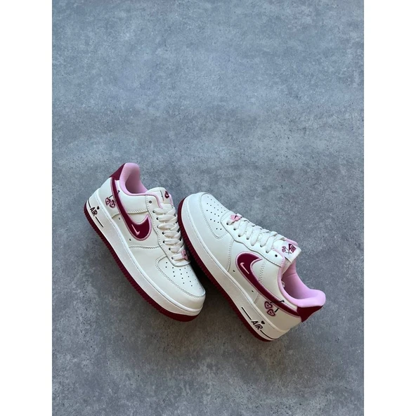Nike Air Force Valentines Day ürün görseli 1