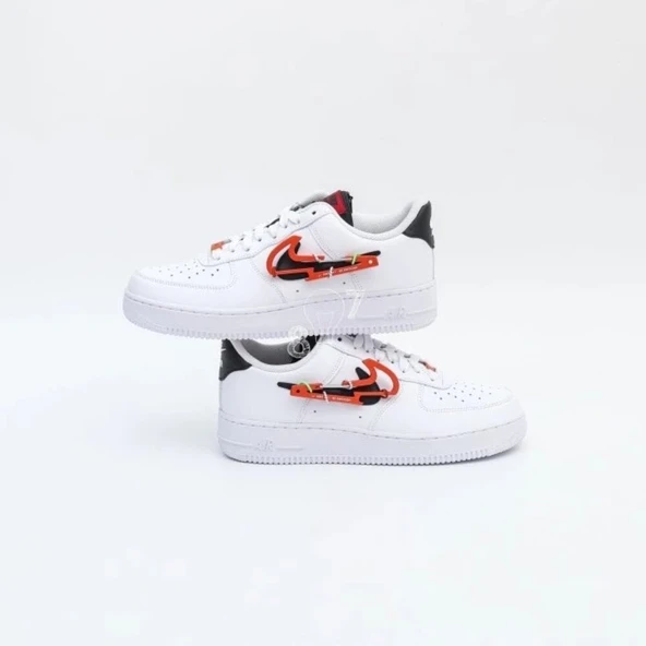 Nike Air Force 1 premium carabiner ürün görseli 1