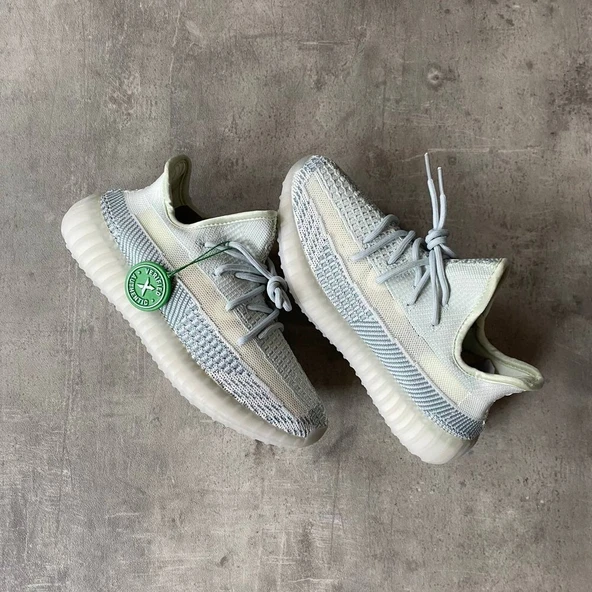 PTTAVM: Adidas Yeezy 350 V2 