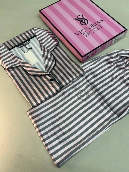 Victoria Secret’s Çizgili Pijama Takımı ürün görseli 1