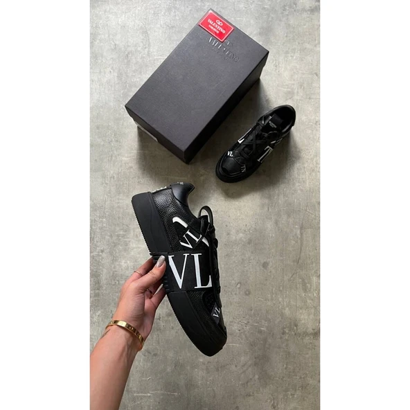 Valentino Rockstud Black VLTN ürün görseli 1