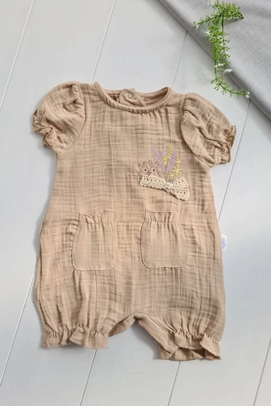 Müslin Kumaş Çiçek Nakışlı Pamuklu Kız Bebek Tulum ürün görseli 1