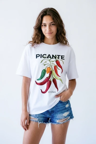 Kadın Beyaz Oversize 'Picante' Biber Baskılı Salaş Tişört ürün görseli 1