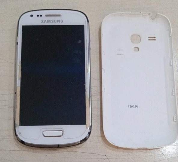 ORJİNAL KUTUSUNDA..Samsung I8190 Galaxy S III mini (sorunsuz ürün.. 2.EL ürün- batarya ve şarj cihazı yok) ürün görseli 1