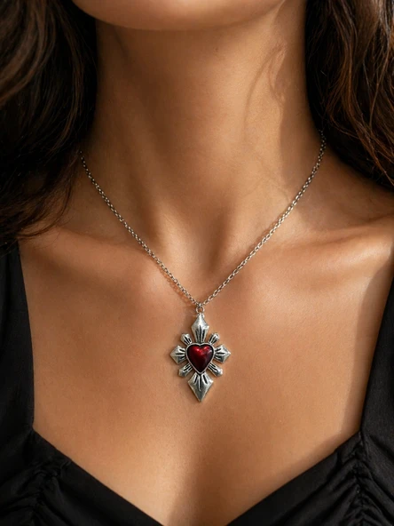 Gotik Kırmızı Kalp Detaylı Metal Kolye Unisex Hediye Tasarım Aksesuar ürün görseli 1