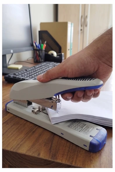 PTTAVM: Büyük Boy Zımba Makinesi 1 Adet Kangaro Ds-23S15FL Arşiv