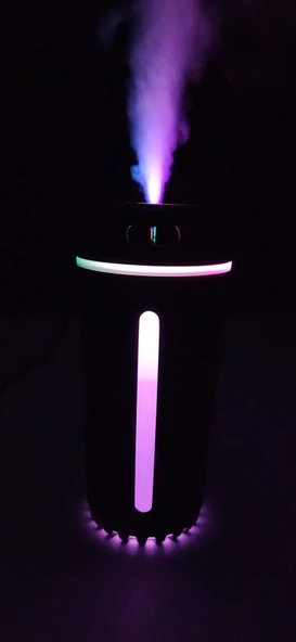 LED Işıklı 300ML Araç İçi Hava Nemlendirici & Aroma Difüzörü – Sessiz Buhar, Ortam Nemlendirme ve Koku Yayma (LA0618S-1 Siyah) ürün görseli 1