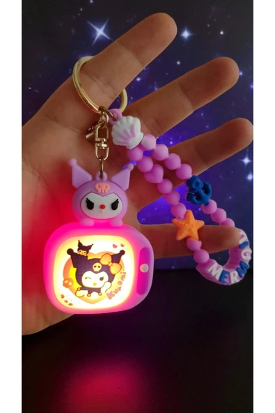 FAMEMUS ACCESSORY Kuromi Tv Ekran Işıklı Silikon Kayış Çanta Aksesuar ve Anahtarlık Kayış Hariç Boyut (7cm*5cm ) ürün görseli 1