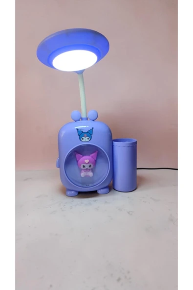 FAMEMUS ACCESSORY Kuromi Hem Kalemlik Hem Masa Üzeri Gece Lambası ürün görseli 1