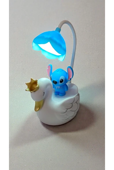 FAMEMUS ACCESSORY Kuğu Stitch Masa Üzeri Gece Lambası Hediyelik Ürün boyut:20*10 cm ürün görseli 1