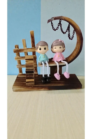 FAMEMUS ACCESSORY Ahşap Oturan Çift Dekor Süs Hediyelik Ürün Boyut:20cm*18cm ürün görseli 1