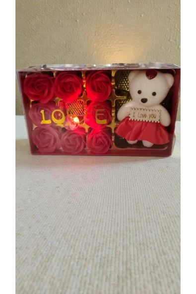 FAMEMUS ACCESSORY Sevgililer Gününe Özel(I LOVE YOU yazılı Asetatlı Güllü Ayıcık Kırmızı renk Hediyelik boyut:20*11cm ürün görseli 1