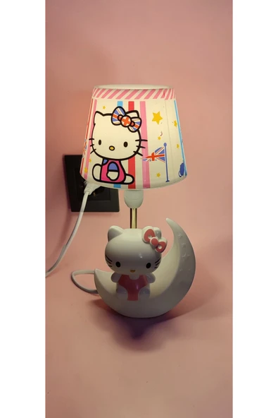 FAMEMUS ACCESSORY Hello Kitty Tepe Lambalı Fişe takılan Model Gece Lambası ürün görseli 1