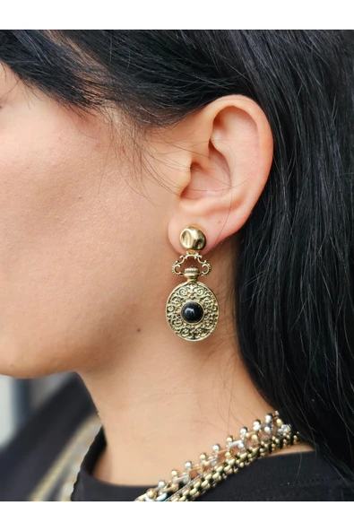 Miruva Marka Model Antik Gold Tasarım Siyah Taşlı Sallantılı Kadın Küpe – Vintage Şık Model Altın ürün görseli 1