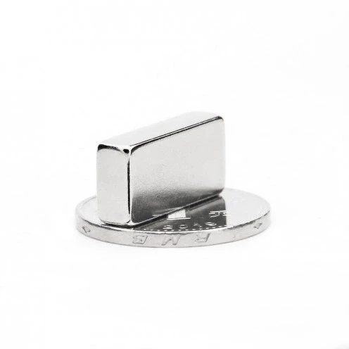 50 Adet 20x10x5 Mm Neodyum Magnet N35 Güçlü Mıknatıs Köşeli Ve Dayanıklı Nikel Kaplama ürün görseli 1