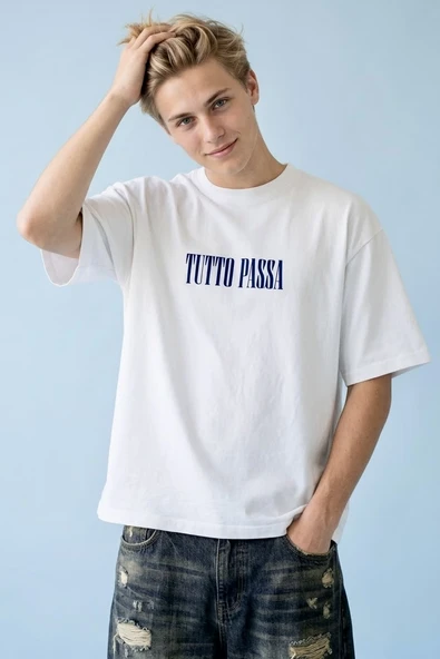 Unisex Beyaz Tutto Passa Sırt ve Göğüs Baskılı Oversize T-shirt ürün görseli 1