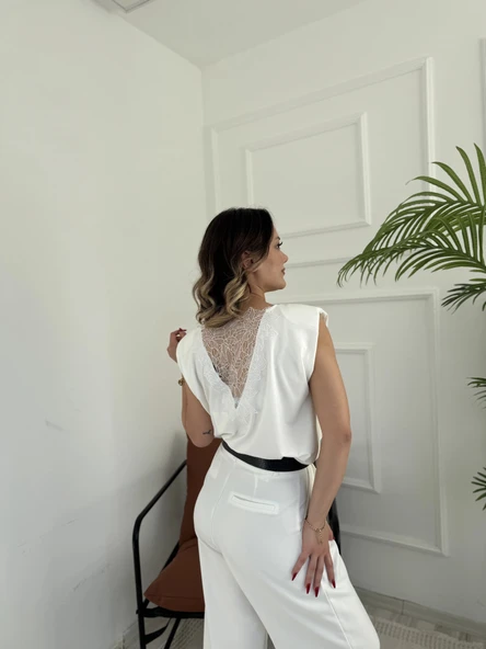 Kadın Arkası Dantel Detaylı Basic Tshirt Ekru ürün görseli 1