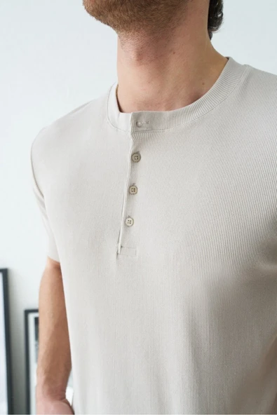 Premium Henley Yaka Beyaz T-Shirt - Rib Dokulu Modern Fit ürün görseli 1