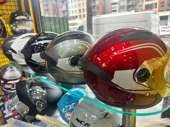 ÇENESİZ KASK GÜNEŞ GÖZLÜKLÜ VİZÖRLÜ KARIŞIK RENK YARIM KASK ürün görseli 1