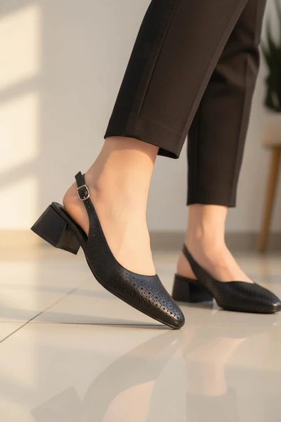 Enoch Kadın Lazer Kesim Detaylı Delikli Alçak Kare Topuklu Slingback Ayakkabı ürün görseli 1