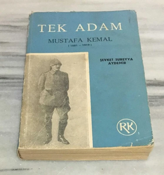 TEK ADAM 1.CİLT ( 1881 - 1919 ) ( ADNAN BİNYAZAR'DAN İMZALI )(Sahafiye Kitap) ürün görseli 1